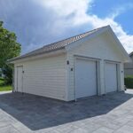 Här har vi rest Stommen och lagt fram till pappen på taket resten gjorde kunden